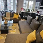 Stunning 3 Bedroom Apartment In Central London