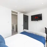 Stylish 2 Bedroom London Home With Garden Free Parking Smart Tvs Close To Thames Riverside And Canary Wharf
