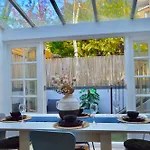 Deluxe Maisonette Oval, Sleeps 4, Garden & Hammock 2 Bedrooms - Open For Business Stays, Relocators, Long Stays, Contractors