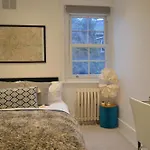 Deluxe Maisonette Oval, Sleeps 4, Garden & Hammock 2 Bedrooms - Open For Business Stays, Relocators, Long Stays, Contractors