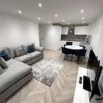 2 Bedroom Flat London