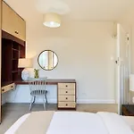 The Randall Retreat - Spacious 4Bdr Home With Garden