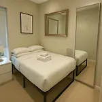 Central London Flat - 3 Min To West Kensington Station