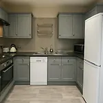 Central London Flat - 3 Min To West Kensington Station