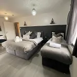 Luxurious & Spacious 3-Br Free Parking Balcony