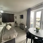 Luxurious & Spacious 3-Br Free Parking Balcony
