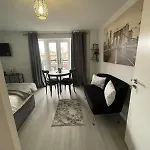 Luxurious & Spacious 3-Br Free Parking Balcony