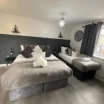 Luxurious & Spacious 3-Br Free Parking Balcony