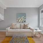 New Loft Style 2 Bed Maida Vale Sleeps 6 People