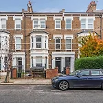 New Loft Style 2 Bed Maida Vale Sleeps 6 People