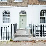 Pass The Keys Luxury Stylish Duplex With Private Garden