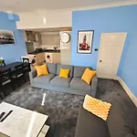 Luxury 4-Bedroom Apartment In Oxford Street