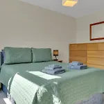Cosy 5-Bedroom Flat With Terrace In Wimbledon