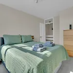 Cosy 5-Bedroom Flat With Terrace In Wimbledon