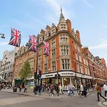 Oxford Street Chic Retreat - Unparalleled Elegance And Urban Comfort! Gc1
