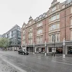 Charming Oxford Street Home Away