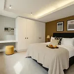 Stunning Serviced Apartments, Steps From Monument Station
