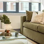 Stunning Serviced Apartments, Steps From Monument Station