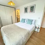 Beautiful Spacious 2 Bed Flat With 2 Parking Near Wembley Stadium