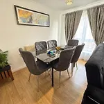 Beautiful Spacious 2 Bed Flat With 2 Parking Near Wembley Stadium