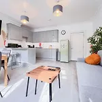3-Bed Apartment In The Heart Of Fitzrovia
