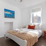 Spacious 5 Bedroom House Central London