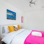 Spacious 5 Bedroom House Central London