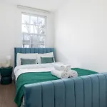 Spacious 5 Bedroom House Central London