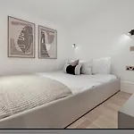 Stylish Earl\'S Court Studio Plus Patio