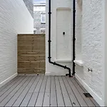 Stylish Earl\'S Court Studio Plus Patio