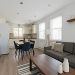Elegant 2Br Apartment - Harlesden Comfort