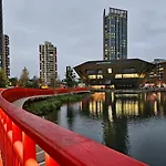 Modern 2 Bedroom Apartment In Canada Water London - Stylish Stay By The River Thames