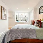 Private 2 Bed Cosy Home By Royal Palace