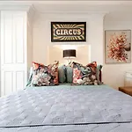 Private 2 Bed Cosy Home By Royal Palace