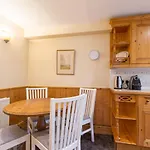 NEW Cosy 2 Bedroom Detached House West Finchley