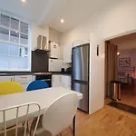 3-Bedroom Spacious Apartment In Shoreditch