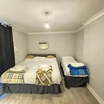 Queensborough Apartment, Central London