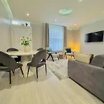 Stunning 2Br In The Heart Of Chelsea