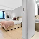 Upscale Modern Luxe Stunning 5Br Home In London!