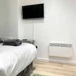 Light & Lamp, En-Suite Studio, In Woolwich