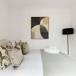 Luxury Corner - La Reserve Knightsbridge