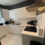 Stylish 3-Bedroom Flat In Belsize Park Perfect For Families Business Trips!