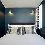 Veeve - The Colbalt Cottage