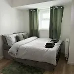 Light & Lamp, En-Suite Studio, In Woolwich