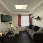 Large One Bedroom Studio Near Kensington Gardens, Notting Hill