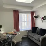 Large One Bedroom Studio Near Kensington Gardens, Notting Hill