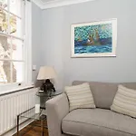 Stylish Central Flat 1Br With Airbed Sleeps 4