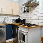 Stylish Central Flat 1Br With Airbed Sleeps 4