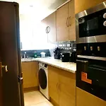 Stratford Centre, 2 Or 3 Bedroom Apartment, Walk To Westfield, Near Station, Sleeps 6