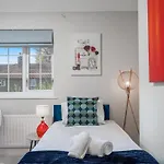 Character Luxury 6 Person 2 Bathroom Villa Garden Sunroom Free Parking Central London